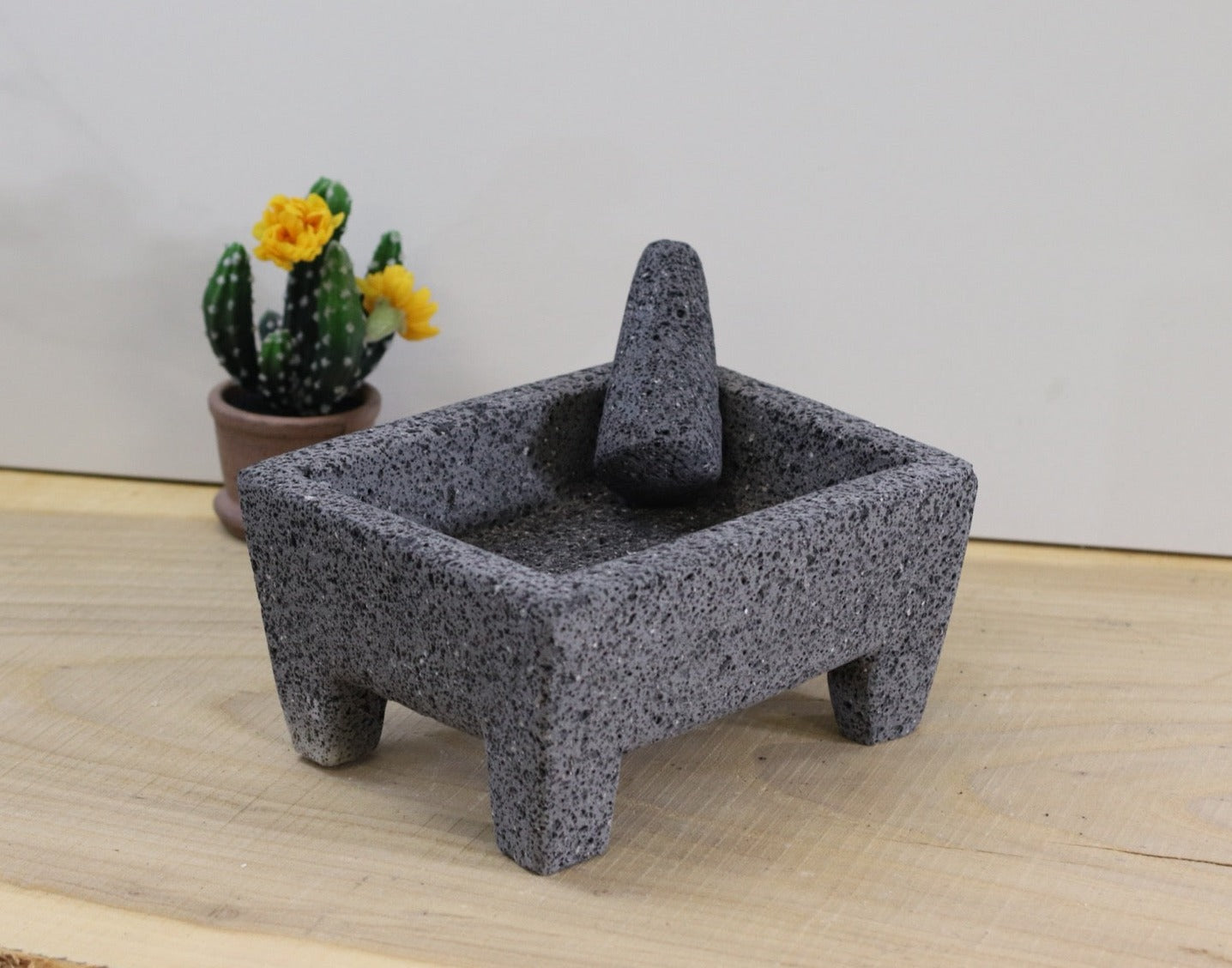 Boxy Bliss Bowl & Pestle - Lava Stone - 9 Inch Molcajete 9 Inch Angular