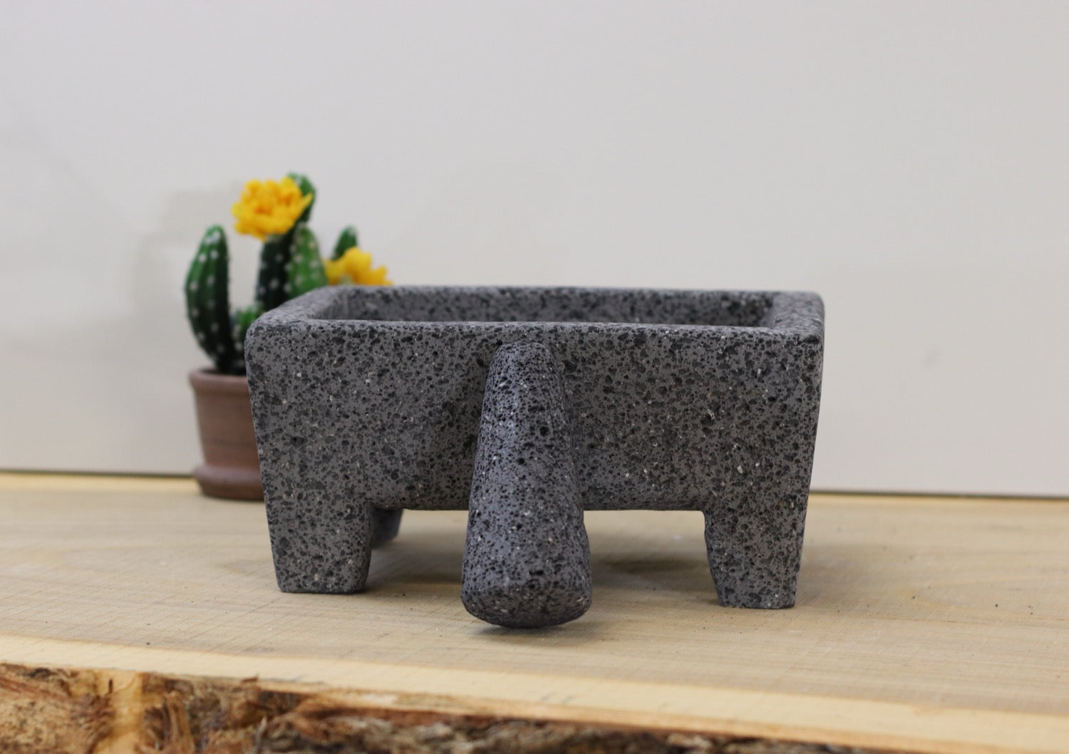 Boxy Bliss Bowl & Pestle - Lava Stone - 9 Inch Molcajete 9 Inch Angular